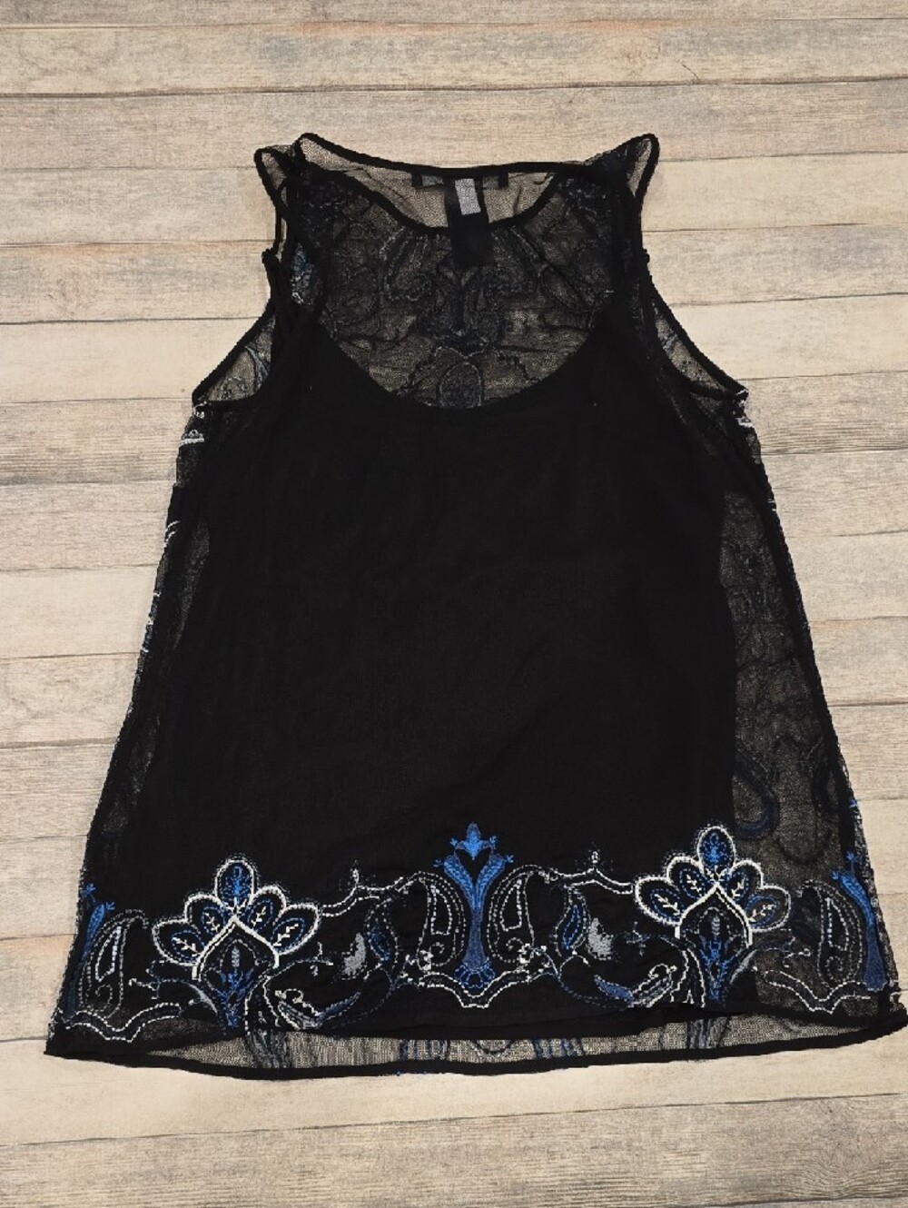 White House Black Market Embroidered Black & Blue Sleeveless Top Sz Medium - Picture 2 of 4